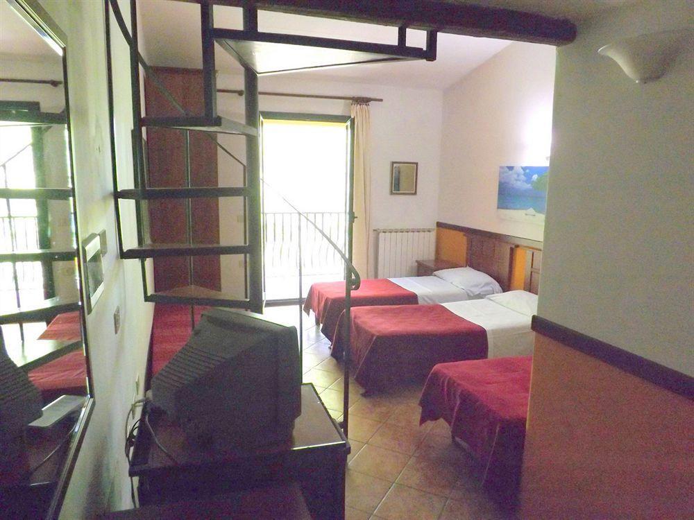 Hotel Antico Residence Roma Monterosi Экстерьер фото